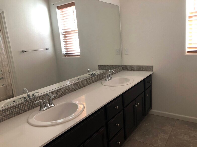 Building Photo - 2360 Rio Grande Dr