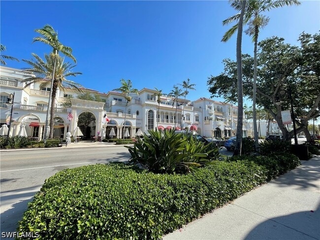 Building Photo - 254 6th Ave S