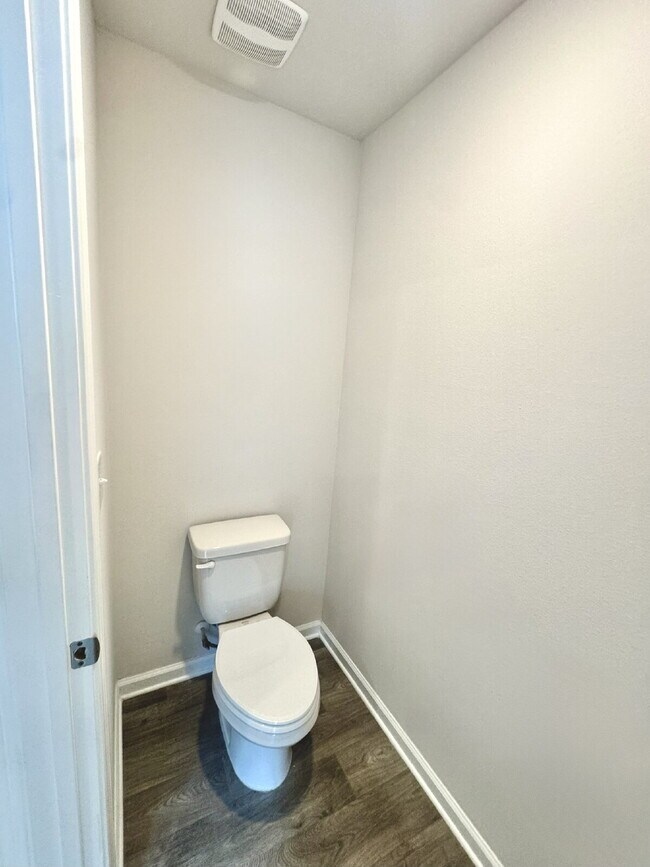 Building Photo - New rental in Brighton Oaks! Conveniently located off Hwy 231, this community conveniently close ...