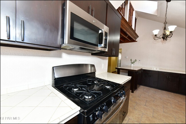 Building Photo - 908 Bolivia St