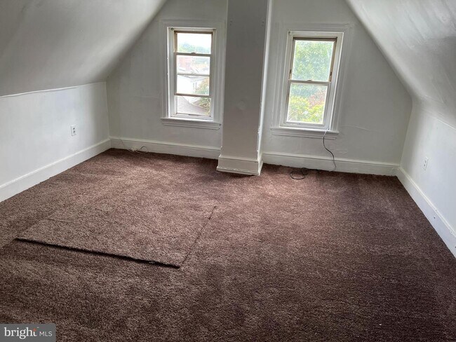 Building Photo - 5-507-AP5 Broadway