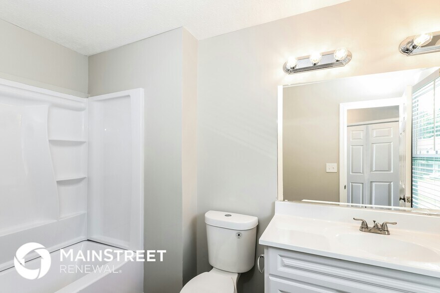 Building Photo - 7925 Woodlake Dr