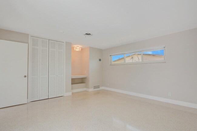 Building Photo - 3898 Holly Dr