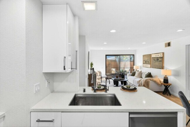 Building Photo - 286 Hackamore Common