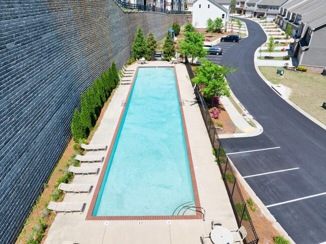Building Photo - 2170 Manor Pointe Dr