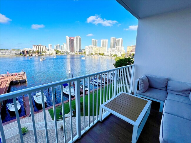 Building Photo - 400 Golden Isles Dr