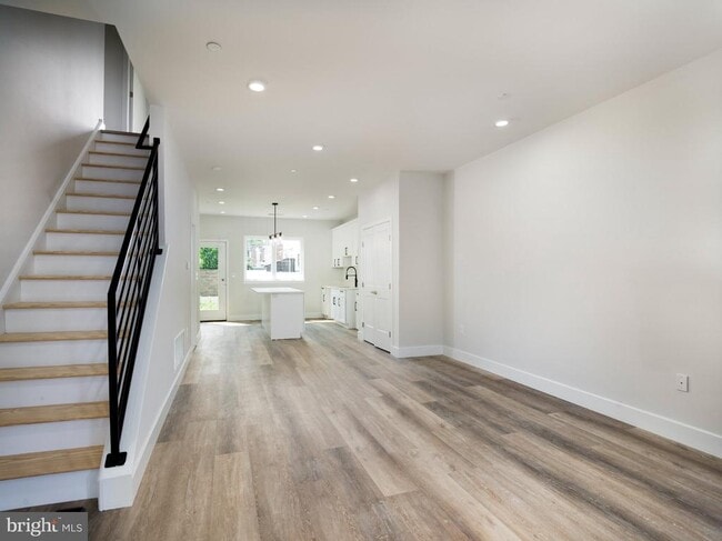 Building Photo - 303 Fountain St