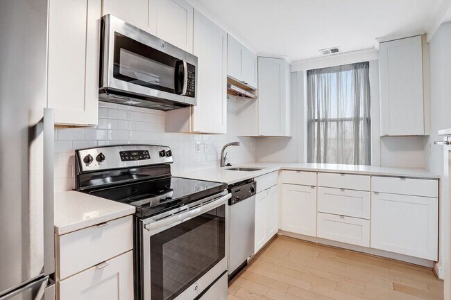 Building Photo - 1451 Park Rd NW