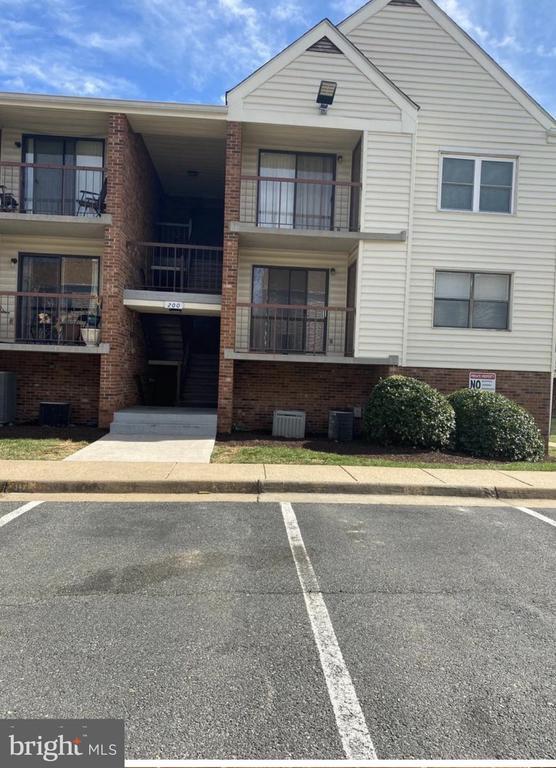 Building Photo - 200 Chesterfield Ln