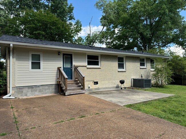 Building Photo - 5015 Manuel Dr