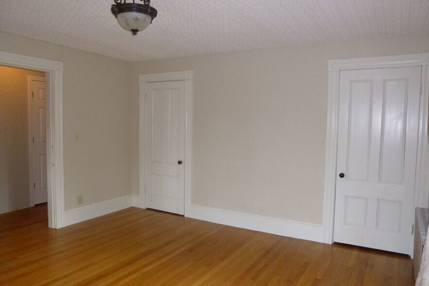 Building Photo - 293 High St