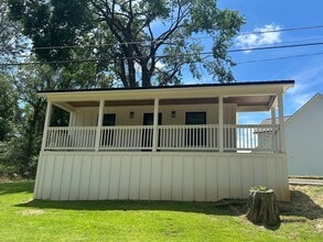 Building Photo - Fully Remodeled One Bed/One Bath Cottage