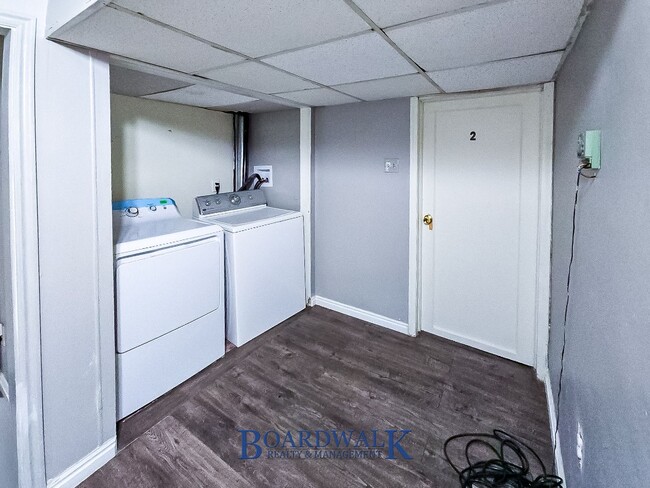 Building Photo - 1748 S Main St