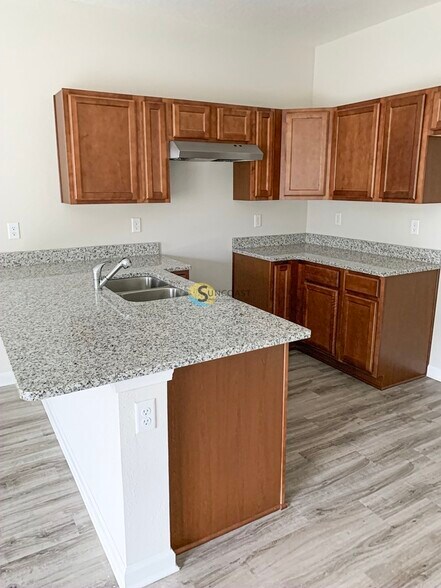 Building Photo - 7624 Rain Forest Dr N