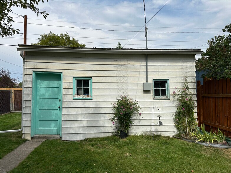 Building Photo - 932 Sherwood St