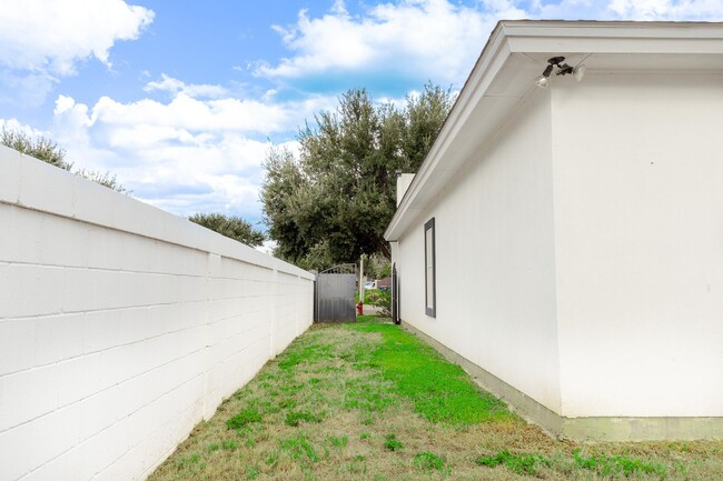 Building Photo - 10620 Porfirio Dr