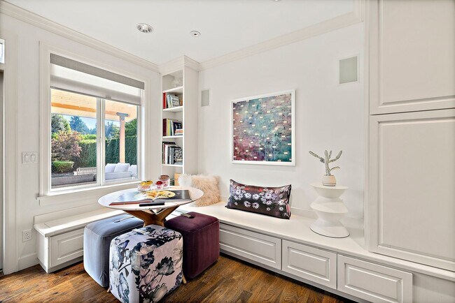 Building Photo - 4Bd/4.5Ba Medina House