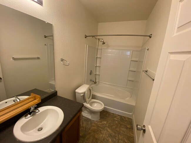 Building Photo - Three bathroom three bedroom home for rent