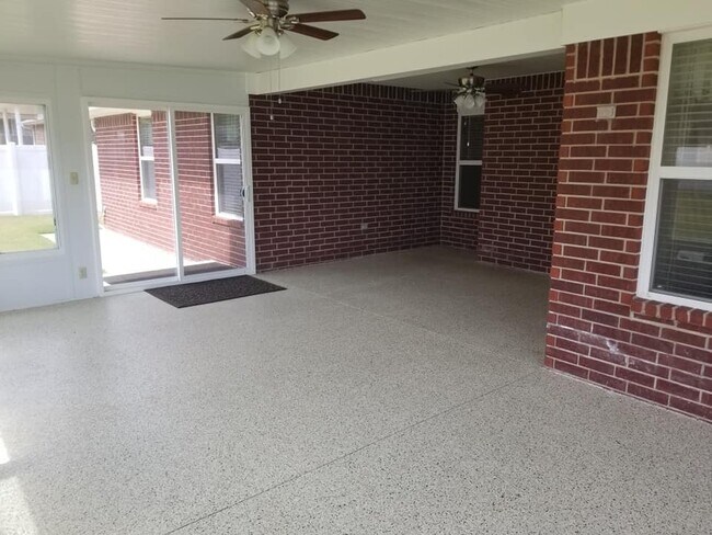 Building Photo - 1213 Cambridge Dr