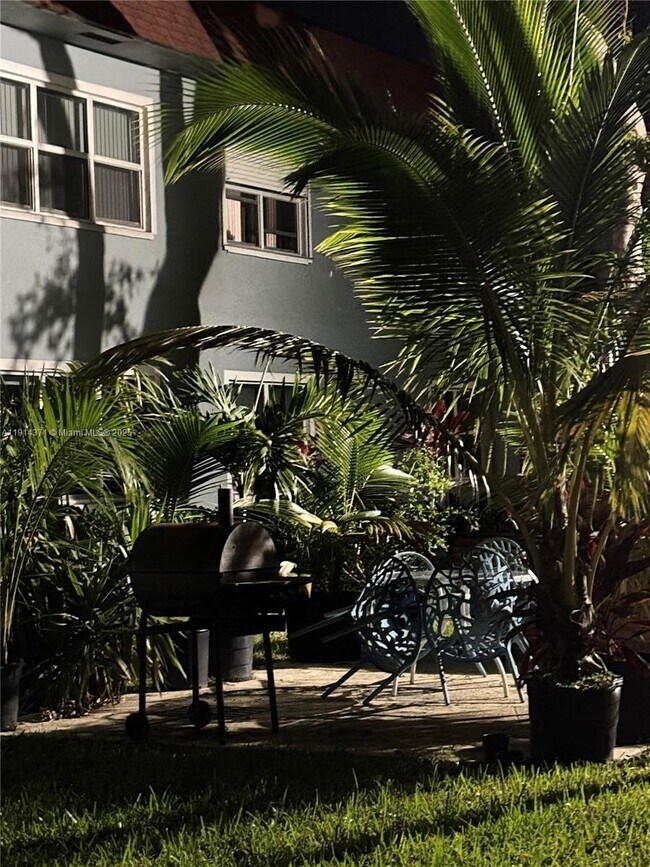 Building Photo - 260 S Cypress Rd