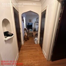 Building Photo - 6660 N Damen Ave