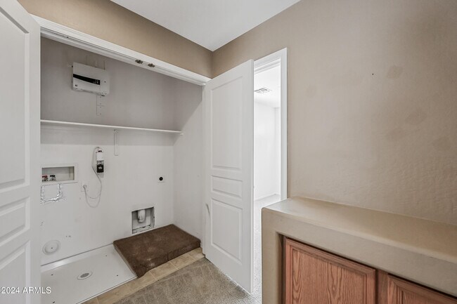 Building Photo - 1909 E Oxford Ln