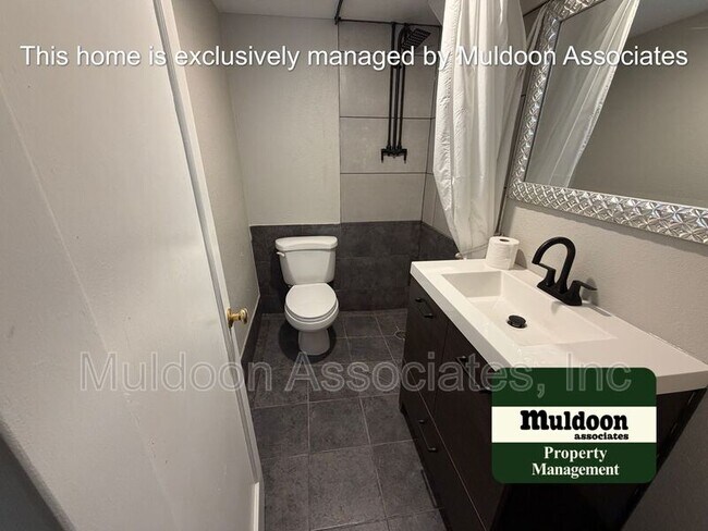 Building Photo - 1105 E Caramillo St