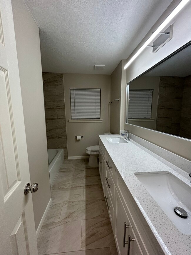 Building Photo - 12414 Ledger Ln