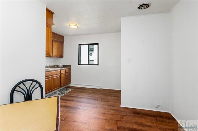 Building Photo - 824 Avenue C