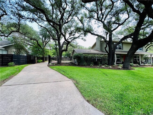 Building Photo - 4004 Hyridge Dr