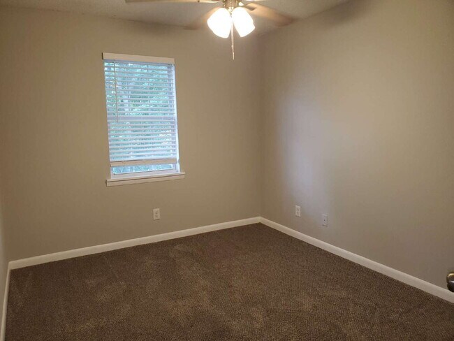 Primary Photo - Section 8 welcome "Cozy 2-Bedroom Apartmen...