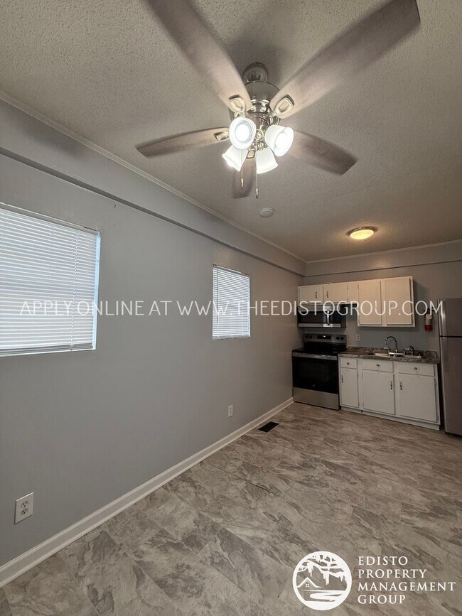 Building Photo - 497 Boulevard St