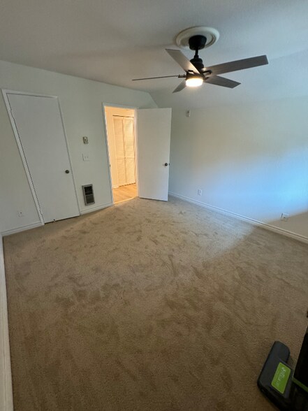 Building Photo - 3520 Lebon Dr