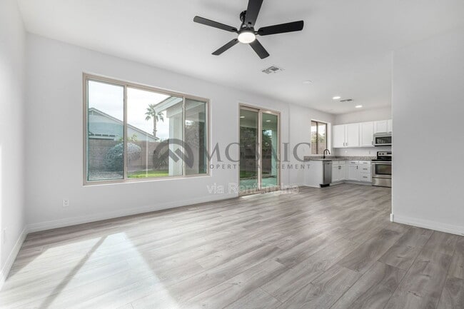 Building Photo - 4287 E Del Rio St