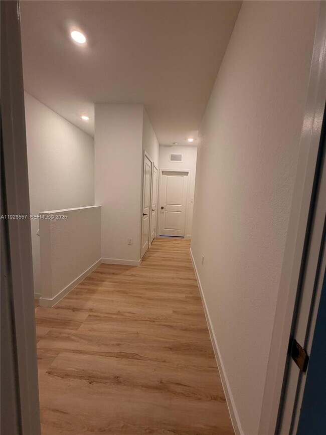 Building Photo - 711 SW 11th St