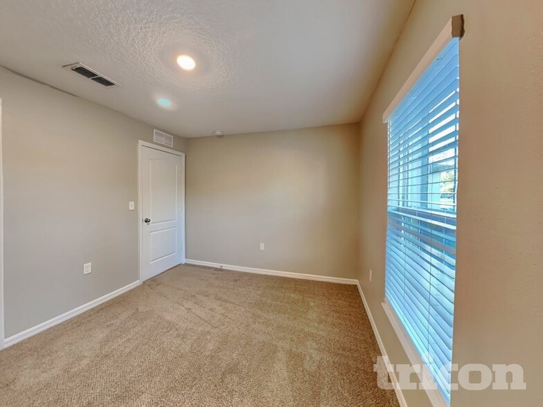 Building Photo - 44 Pritchard Dr