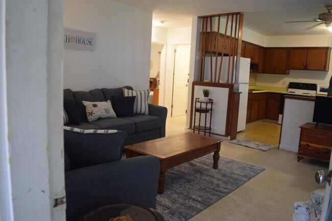 Building Photo - Fully Furnished Seasonal Unit in Jensen Be...