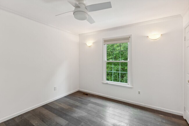 Building Photo - Charming 4 bedroom 3 bathroomSingle-Family Home for Rent! Discover your dream home with this stun...