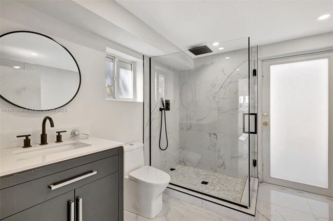 Building Photo - 843 SW 20th St