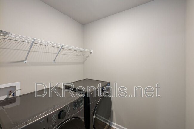 Building Photo - 1526 Fern Ridge Ln