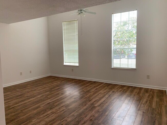 Building Photo - 1335 Crystal Way