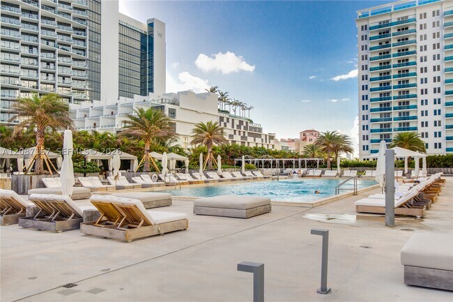 Building Photo - 2301 Collins Ave