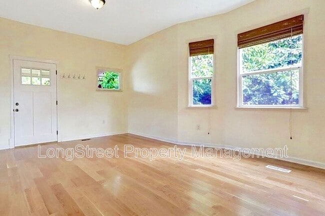 Building Photo - 2624 NE Sumner St