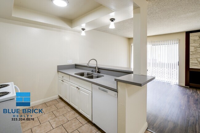 Building Photo - 451 S Harvard Blvd