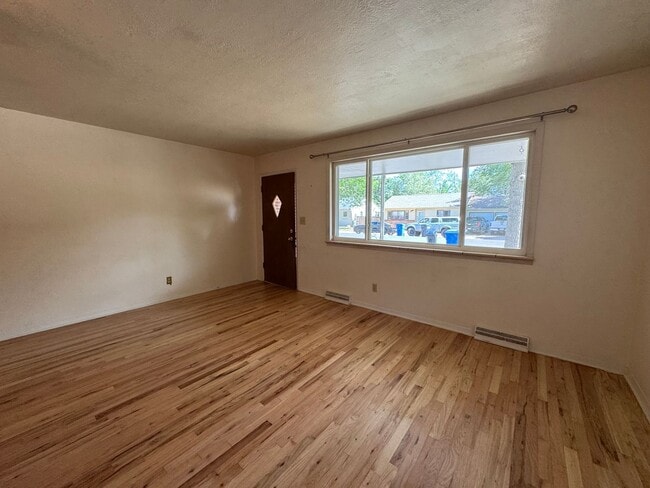 Building Photo - Great 2 Bedroom Condo in Central Fort Collins area
