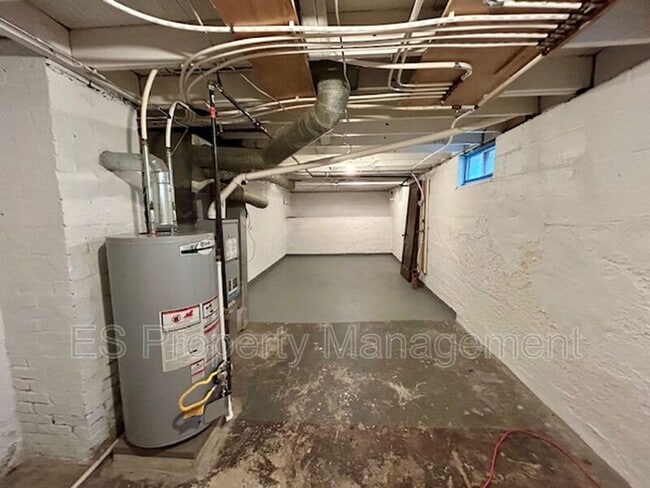 Building Photo - 1840 W Maryland St