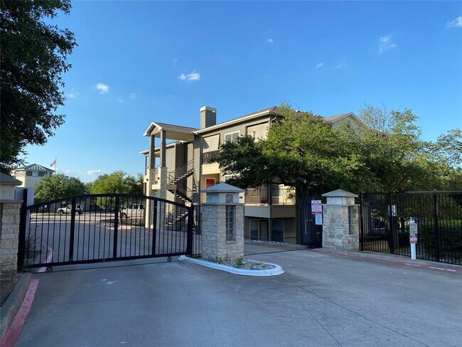 Building Photo - 2320 Gracy Farms Ln