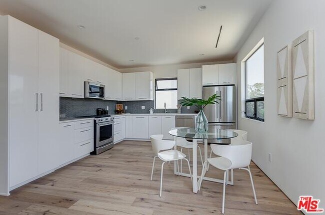 Building Photo - 3756 Brilliant Dr