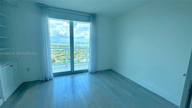 Building Photo - 5900 Collins Ave