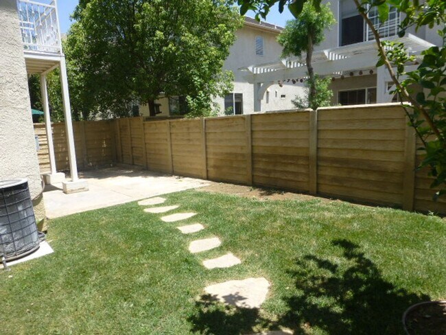 Building Photo - Charming 4-Bedroom Home with a Private Yard & Community Pool in Valencia!